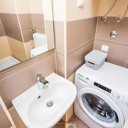Apartment 1 Bedroom Gorgeous In *