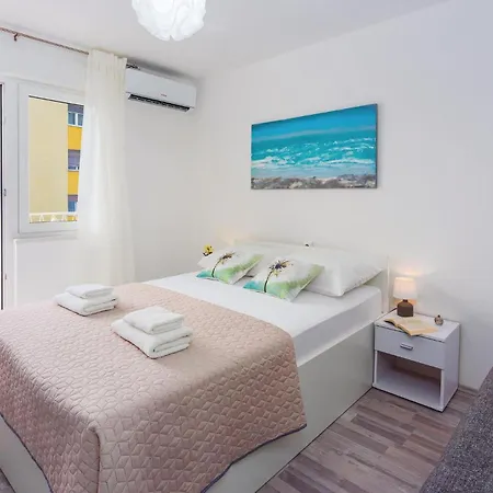 Apartment 1 Bedroom Gorgeous In