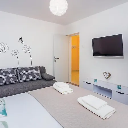1 Bedroom Gorgeous In Apartment